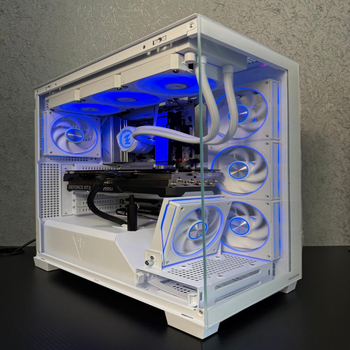 Custom Gaming PC/ Ryzen 7 9800X3D/ 32GB/ 2TB SSD NVMe/ RX 9070 XT