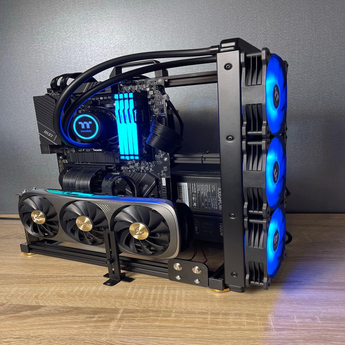 Custom Gaming PC/ The Open Case/ Ryzen 7 7700X/ 32GB/ 1TB NVMe/ RTX 4070 Ti SUPER
