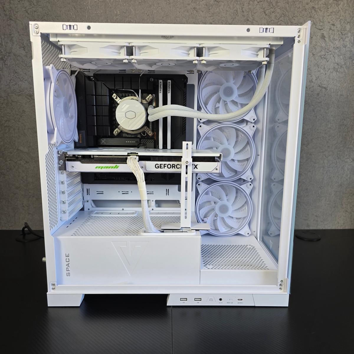 Custom Gaming PC/ BTF/ i7-14700KF/ 32GB DDR5/ 1TB NVMe/ RTX 5070