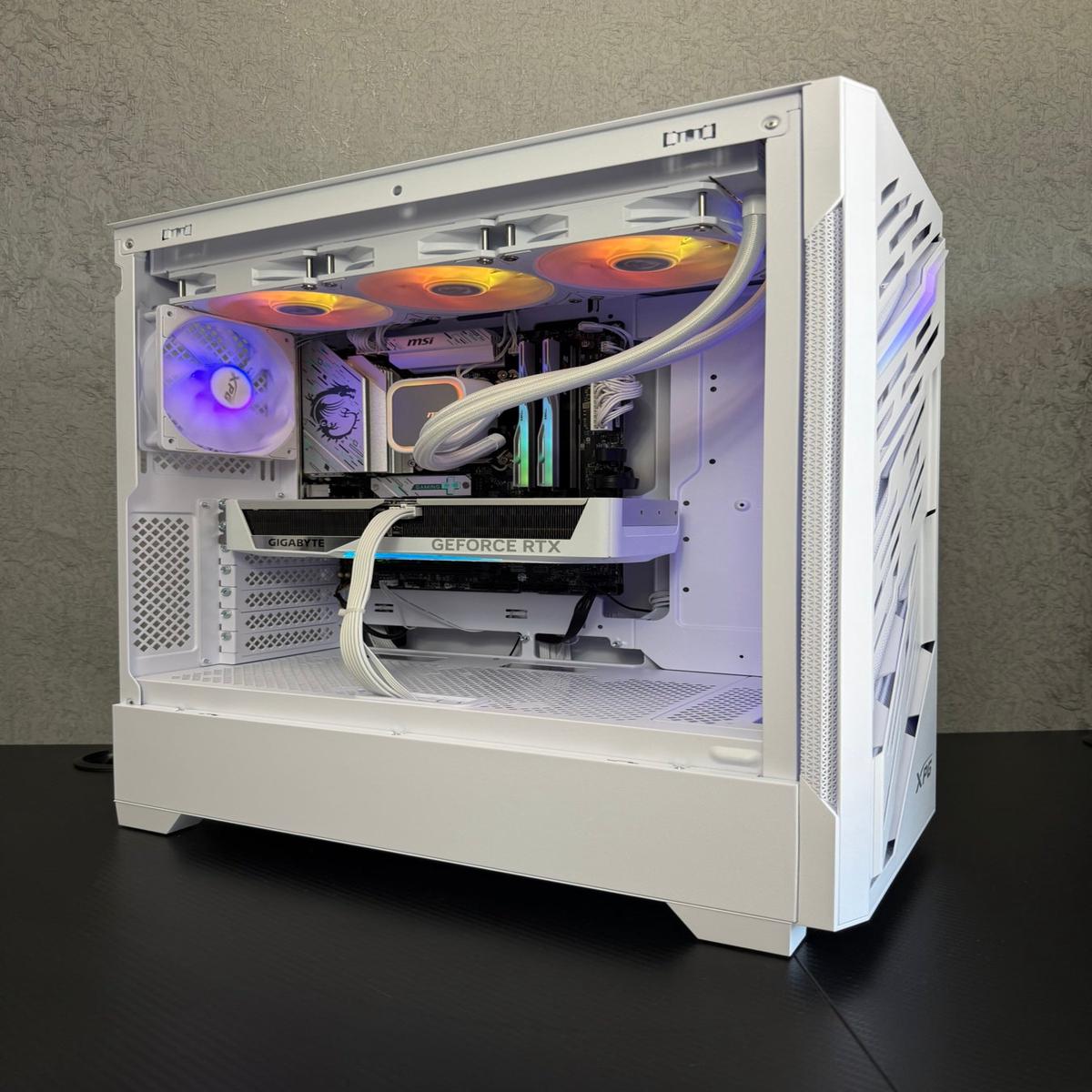 Custom Gaming PC/ Ryzen 7 7700X/ 32GB/ 1TB NVMe/ RTX 5070