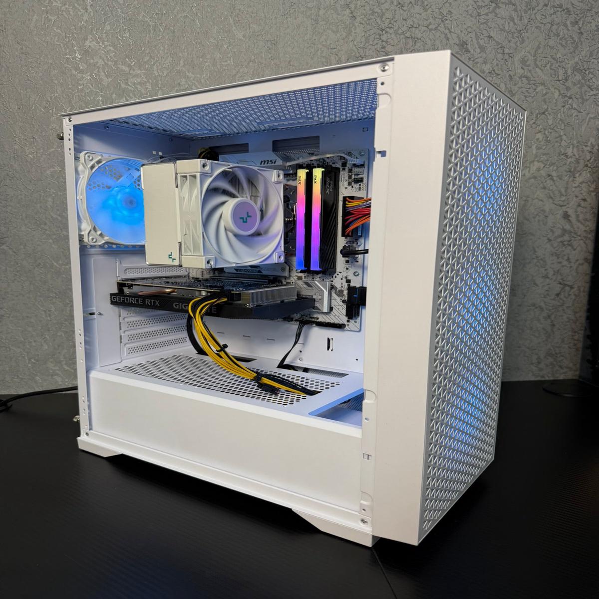 Custom Gaming PC/ Ryzen 5 7600X/ 32GB DDR5/ 1TB NVMe/ RX 6600