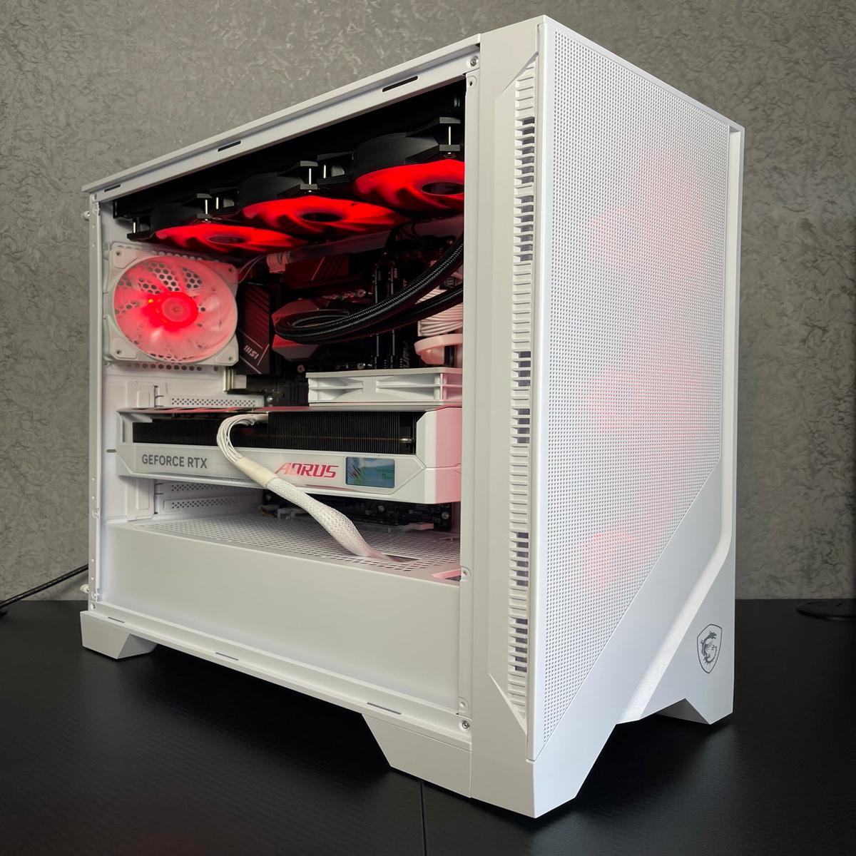 Custom Gaming PC/ Ryzen 9 9900X/ 32GB/ 1TB SSD NVMe/ RTX 5070
